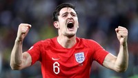 Daily Mail berspekulasi bahwa MU menjajaki kemungkinan merekrut Harry Maguire dari Leicester City dengan dana 50 juta pound sterling. Bek asal Inggris itu juga akan diiming-imingi gaji besar oleh MU. (Foto: Ryan Pierse/Getty Images)