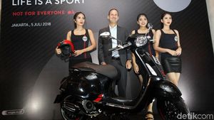 Vespa Luncurkan Sprint Carbon