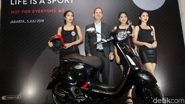 Vespa Luncurkan Sprint Carbon