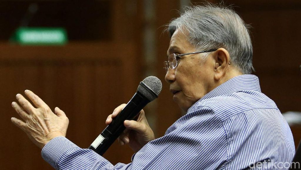 Kwik Kian Gie Bersaksi di Sidang BLBI Kwik Kian Gie Bersaksi di Sidang BLBI