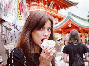 Ke Jepang, Ini Jajanan Enak yang Dicicip Sabrina Chairunnisa, Finalis Puteri Indonesia Ke Jepang, Ini Jajanan Enak yang Dicicip Sabrina Chairunnisa, Finalis Puteri Indonesia