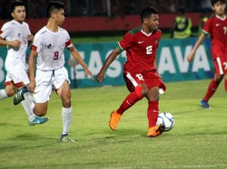 Bertanding di Stadion Gelora Delta, Sidoarjo, Jawa Timur, Kamis (5/7/2018), pelatih Indonesia Indra Sjafri kembali merotasi pemainnya. Di babak pertama, Indonesia malah tertinggal lewat gol tendangan bebas Filipina yang dilesakkan Chester Gio. Suparno/detikcom.