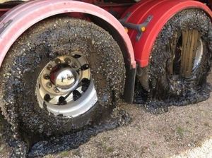 Lelehan Aspal Rusak Ban di Australia