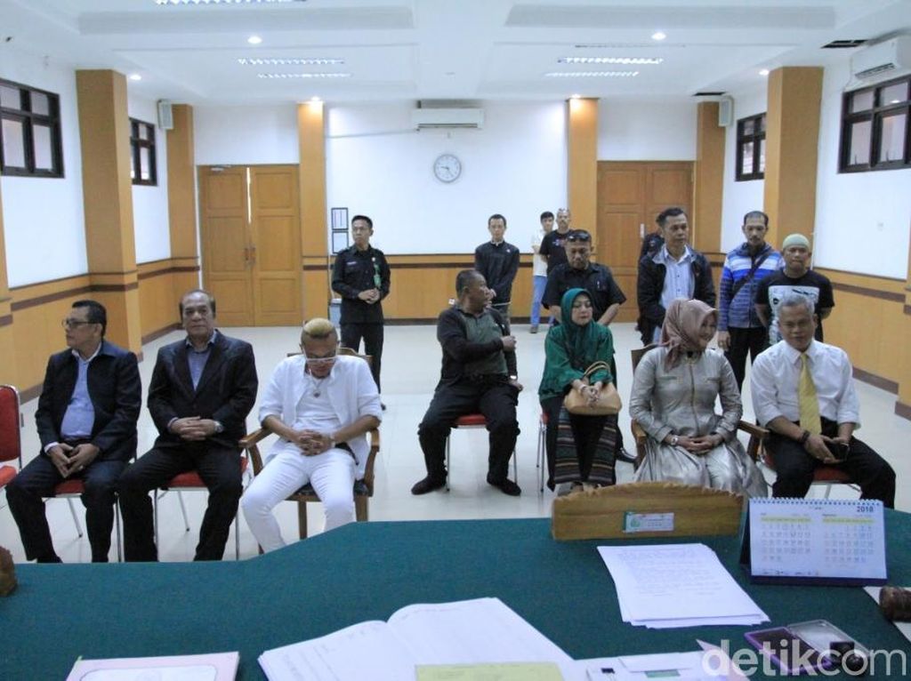 Dikabarkan Selingkuh dengan Perempuan Lain, Sule: Silahkan! Dikabarkan Selingkuh dengan Perempuan Lain, Sule: Silahkan!