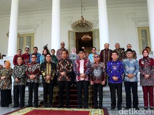 Jokowi Silaturahmi dengan Bupati se-Indonesia di Istana Bogor Jokowi Silaturahmi dengan Bupati se-Indonesia di Istana Bogor