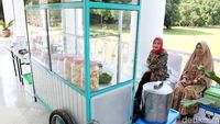 Gerobak Bubur Ayam Masuk Teras Istana Bogor