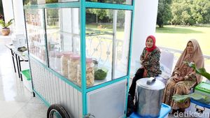 Gerobak Bubur Ayam Masuk Teras Istana Bogor