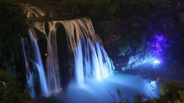 Foto: Air Terjun Favorit Warga China