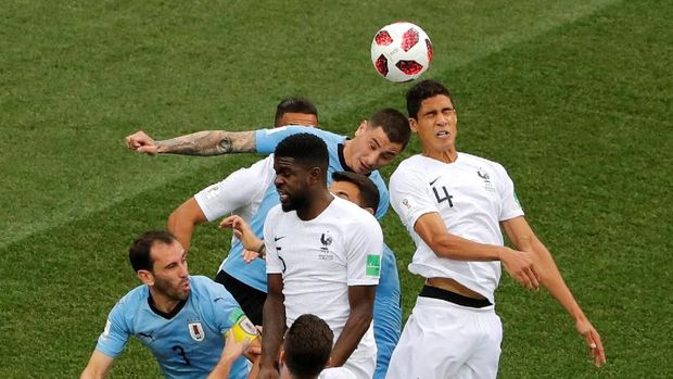 Uruguay dan Prancis bermain dalam tempo lambat di babak pertama.