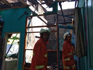 Kebakaran di Pemukiman Warga Cipulir, 1 Orang Terluka Kebakaran di Pemukiman Warga Cipulir, 1 Orang Terluka