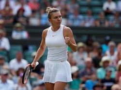 Simona Halep memiliki payudara yang terlalu besar, berukuran 34DD. Kondisi tersebut menyulitkannya sebagai petenis profesional dan membuatnya mengalami sakit punggung. Akhirnya dia mengurangi ukuran payudaranya menjadi 34C (Andrew Couldridge/Reuters)