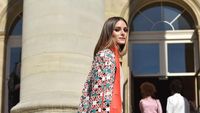 Selebriti Berbusana Terbaik di Paris Fashion Week, Siapa Favoritmu?