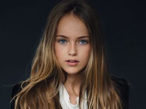 Foto Maternity Vicky Shu hingga Gadis Tercantik Sedunia