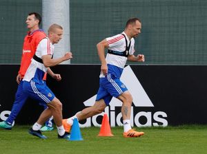 Disebut Mirip Bra, Rompi Apa Sih yang Dipakai Pemain Rusia? Disebut Mirip Bra, Rompi Apa Sih yang Dipakai Pemain Rusia?
