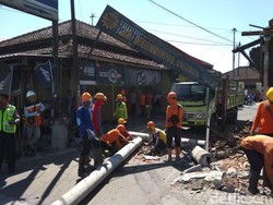 Evakuasi Truk di Ungaran Rampung, Lalin Semarang-Bawen Terurai