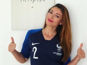Liburannya Rachel Trapani, Si Cantik Pacar Bek Kanan Timnas Prancis