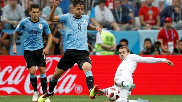 Rodrigo Bentancur ikut membawa Uruguay menyingkirkan Portugal 2-1 di babak 16 besar Piala Dunia 2018.