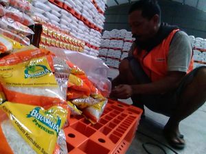 Beras Sachet 200 Gram Segera Beredar di Jatim Beras Sachet 200 Gram Segera Beredar di Jatim