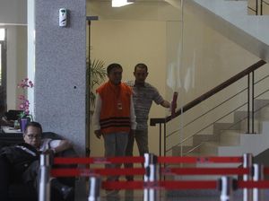 Berompi Oranye, Gubernur Aceh dkk Diperiksa KPK