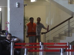 Berompi Oranye, Gubernur Aceh dkk Diperiksa KPK