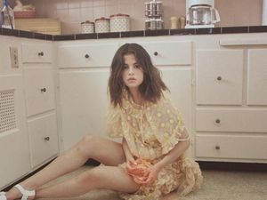 Justin - Hailey Tunangan, Selena Gomez Asyik Liburan Justin - Hailey Tunangan, Selena Gomez Asyik Liburan