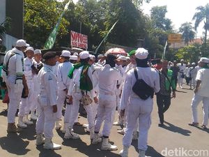 Aksi 67, Massa PA 212 Mulai Berkumpul di Masjid Istiqlal