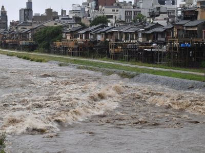 Foto: Banjir Dampak Hujan Lebat Tak Biasa di Jepang