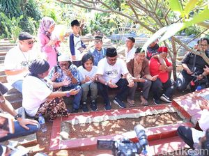 Ketika Si Doel Cs Ziarah ke Makam Pak Tile