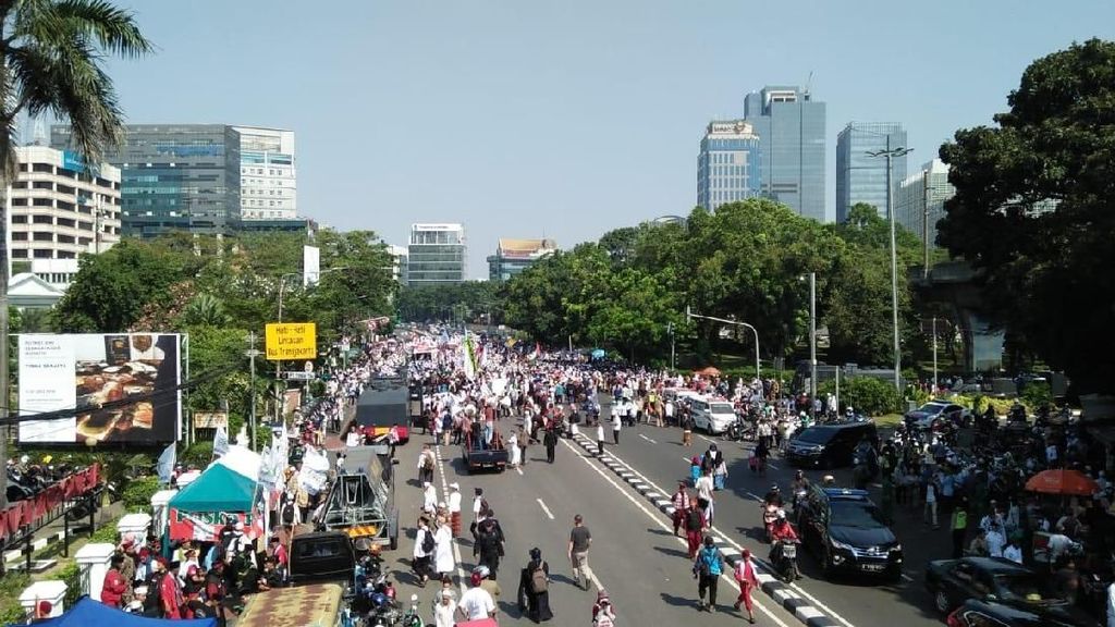 Potret Massa 67 Gelar Aksi di Depan Bareskrim Potret Massa 67 Gelar Aksi di Depan Bareskrim