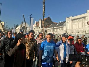 Sandiaga Resmikan Jalur Pedestrian Kali Besar Kota Tua