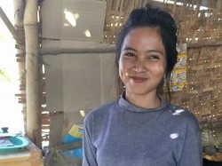 Foto Penjaga Warung Cantik di Pulau Tabuhan Jawa Timur Ini Viral