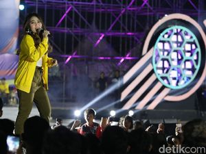 Seolah Tak Punya Karya, Via Vallen Kecewa Disebut Ratu Cover Seolah Tak Punya Karya, Via Vallen Kecewa Disebut Ratu Cover