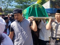 Ketua MUI Kota Sukabumi Wafat, Ribuan Pelayat Datangi Rumah Duka