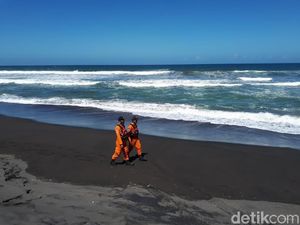 Basarnas DIY Hentikan Pencarian Wisatawan Hilang di Parangtritis Basarnas DIY Hentikan Pencarian Wisatawan Hilang di Parangtritis