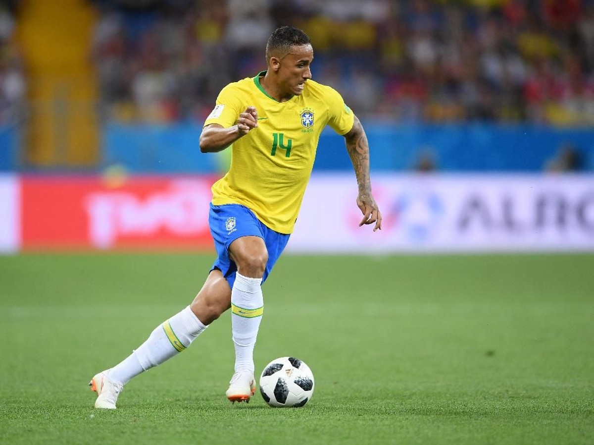 Danilo absen di sisa Piala Dunia 2018. (Foto: Laurence Griffiths/Getty Images)