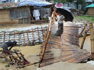 Banjir dan Longsor Terjang Camp Pengungsi Rohingya di Bangladesh