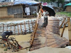 Banjir dan Longsor Terjang Camp Pengungsi Rohingya di Bangladesh