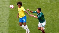 Willian. Sektor sisi sayap sebelah kanan Brasil kembali jadi milik Willian, yang secara khusus tampil amat impresif lawan Meksiko di 16 besar. (Foto: David Gray/Reuters)