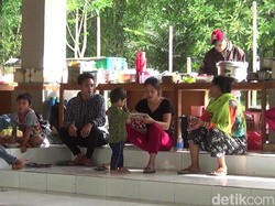 Pengungsi Gunung Agung Belum Mau Balik ke Rumahnya