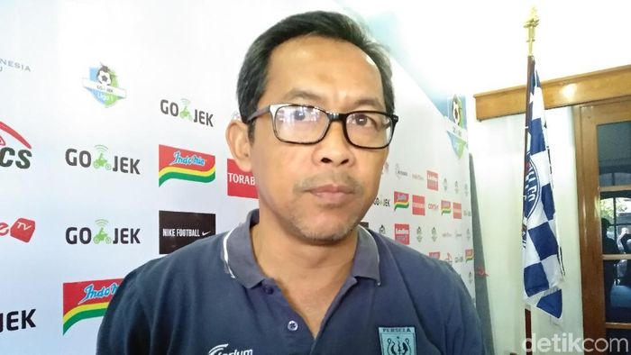 Pelatih Persela Lamongan, Aji Santoso. (Foto: Muhammad Aminudin/detikcom) Pelatih Persela Lamongan, Aji Santoso. (Foto: Muhammad Aminudin/detikcom)