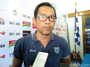 Aji Santoso: Legiun Asing Persela Harus Bisa Bimbing Pemain Muda