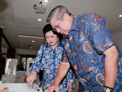 Intip Koleksi Kebaya dan Batik Bersejarah Milik Ani Yudhoyono