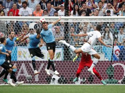 Gol pertama Prancis dicetak melalui tandukan Raphael Varane. REUTERS/Grigory Dukor.