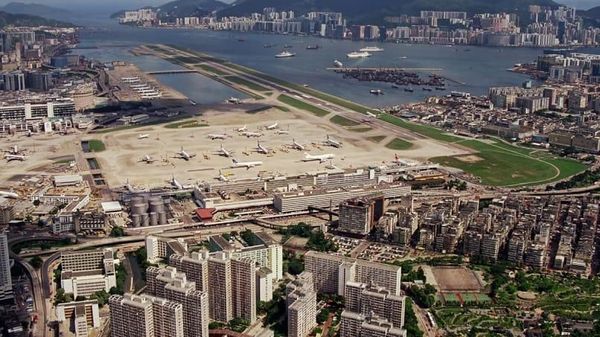 Foto Bekas Bandara Tersulit di Dunia Untuk Mendarat