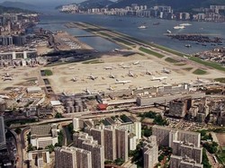 Bandara Paling Sulit Buat Landing Pesawat Ada di Hong Kong