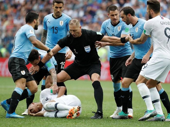Kylian Mbappe dituding melakukan diving, seperti Neymar (REUTERS/Damir Sagolj) Kylian Mbappe dituding melakukan diving, seperti Neymar (REUTERS/Damir Sagolj)