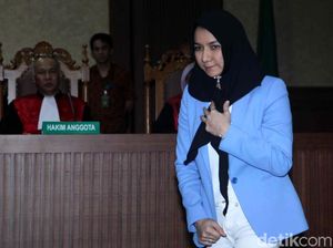Divonis 10 Tahun Bui, Bupati Rita Dieksekusi ke Lapas Pondok Bambu Divonis 10 Tahun Bui, Bupati Rita Dieksekusi ke Lapas Pondok Bambu
