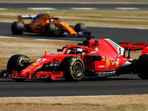 Vettel Pimpin Latihan Bebas Kedua GP Inggris Vettel Pimpin Latihan Bebas Kedua GP Inggris
