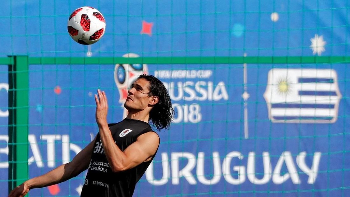 Edinson Cavani masih diragukan bisa tampil di laga Uruguay vs Prancis di babak perempatfinal Piala Dunia 2018 (Foto: Carlos Barria/Reuters)