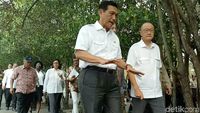 Pagi-pagi, Luhut dan Bos Bank Dunia Keliling Hutan Mangrove